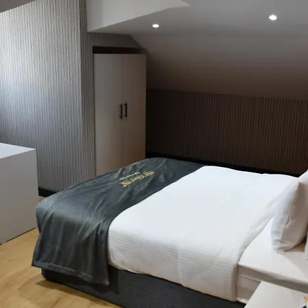 Hmz Luxury Hotel